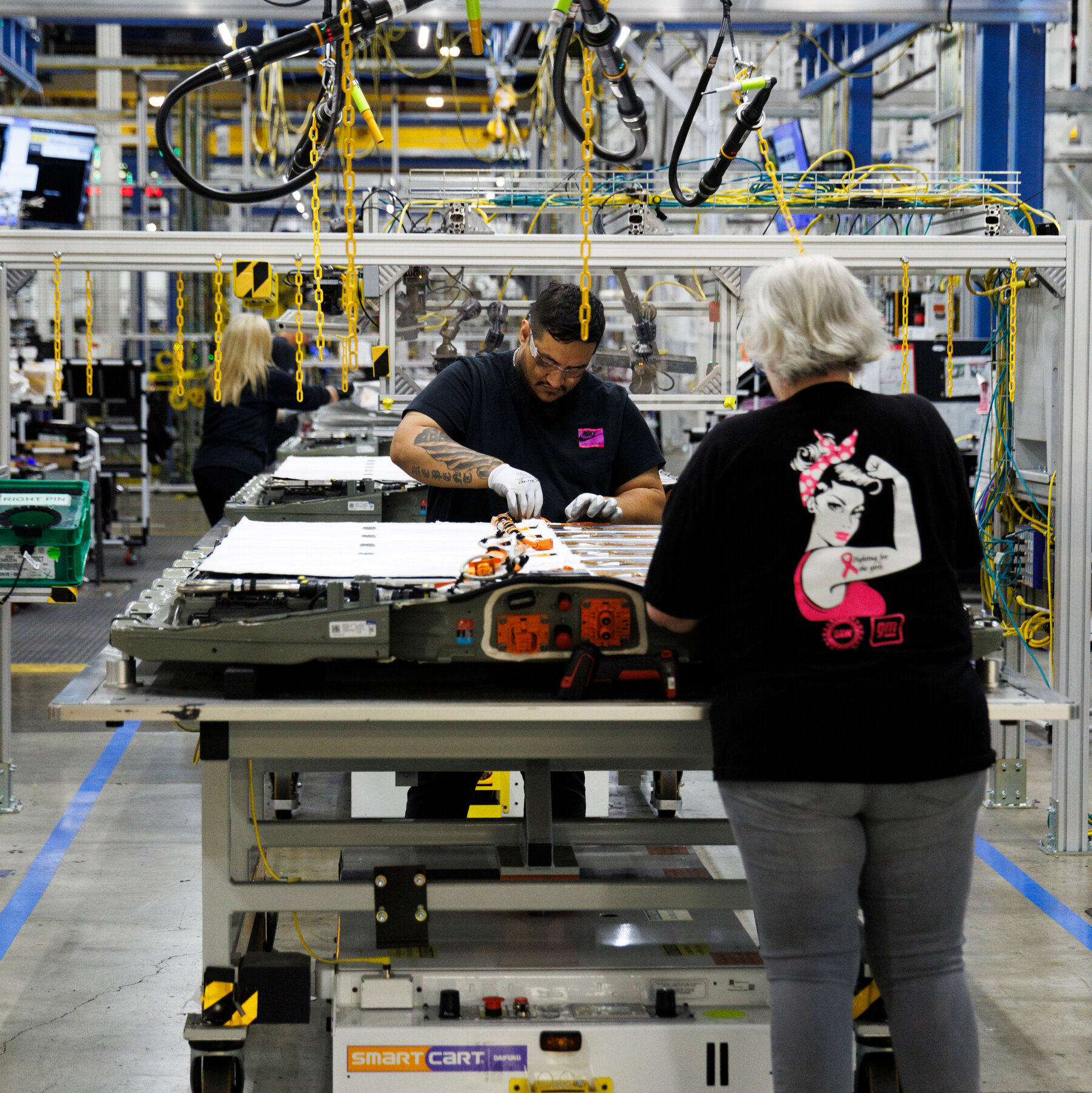 G.M. Books a $7.1 Billion Loss as It Scales Back E.V. Ambitions