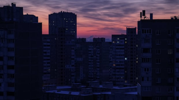 More than 1,000 Kyiv apartment blocks still without heat after Russian strike