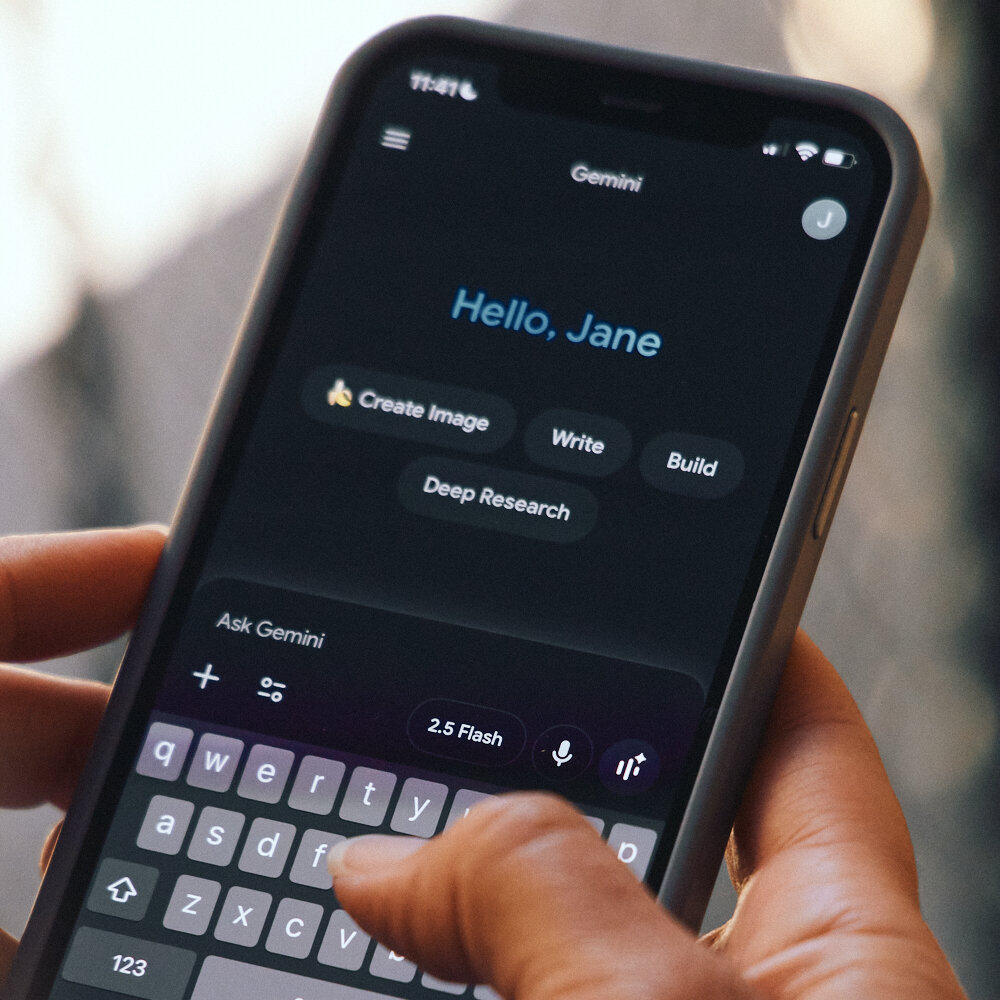 Apple Teams Up With Google for A.I. in Its Products