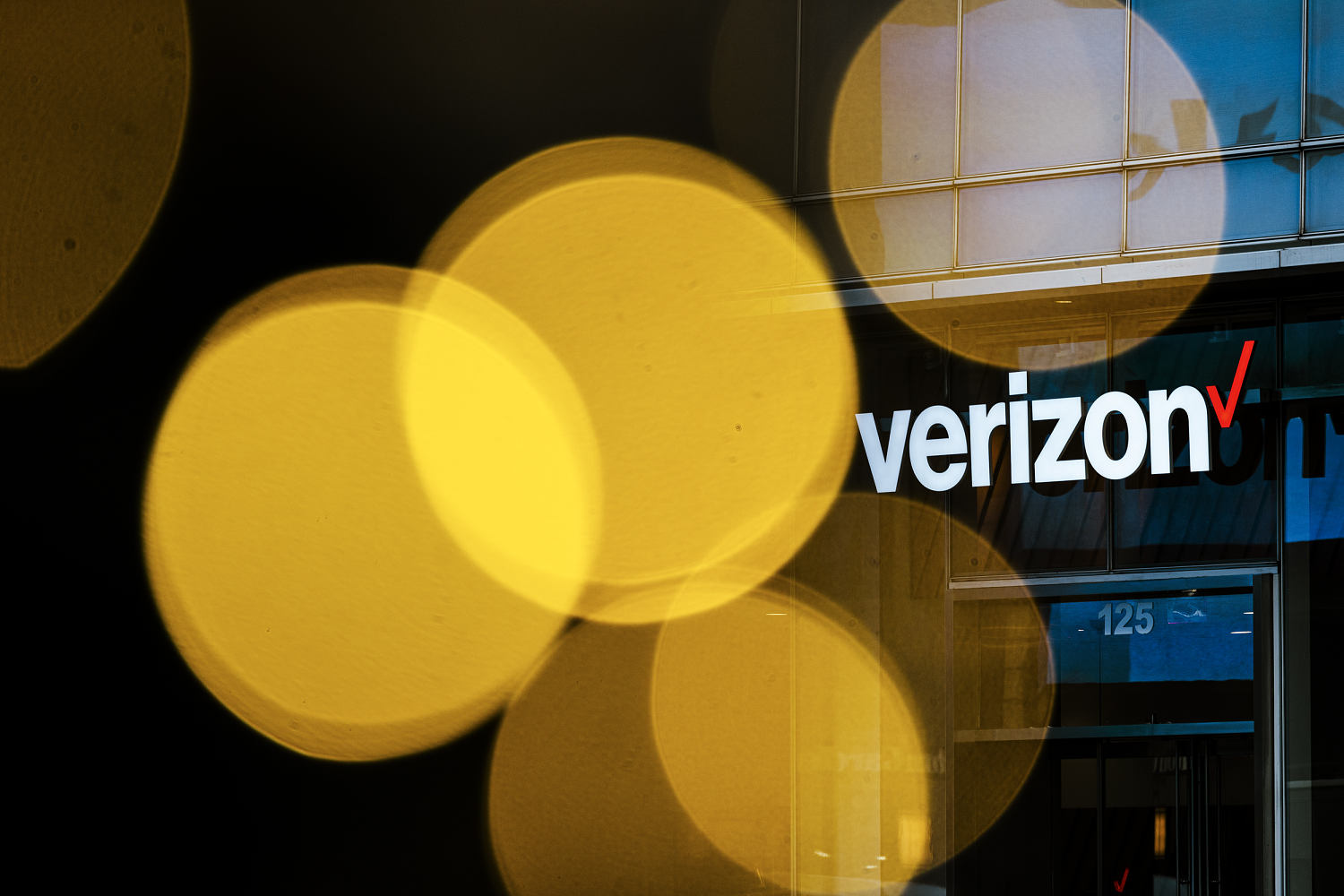 Widespread Verizon outage prompts emergency alerts in Washington and New York City
