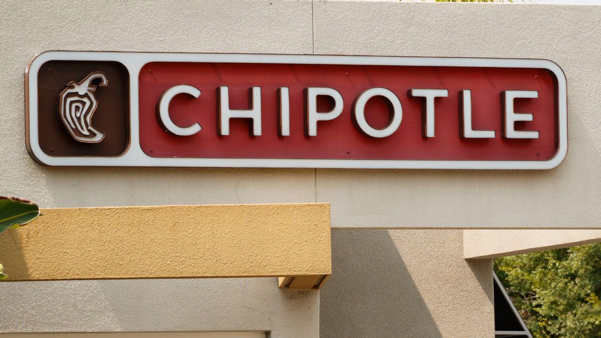 Did owner of Chipotle donate to ICE agent who fatally shot Renee Good? No, but here’s who did