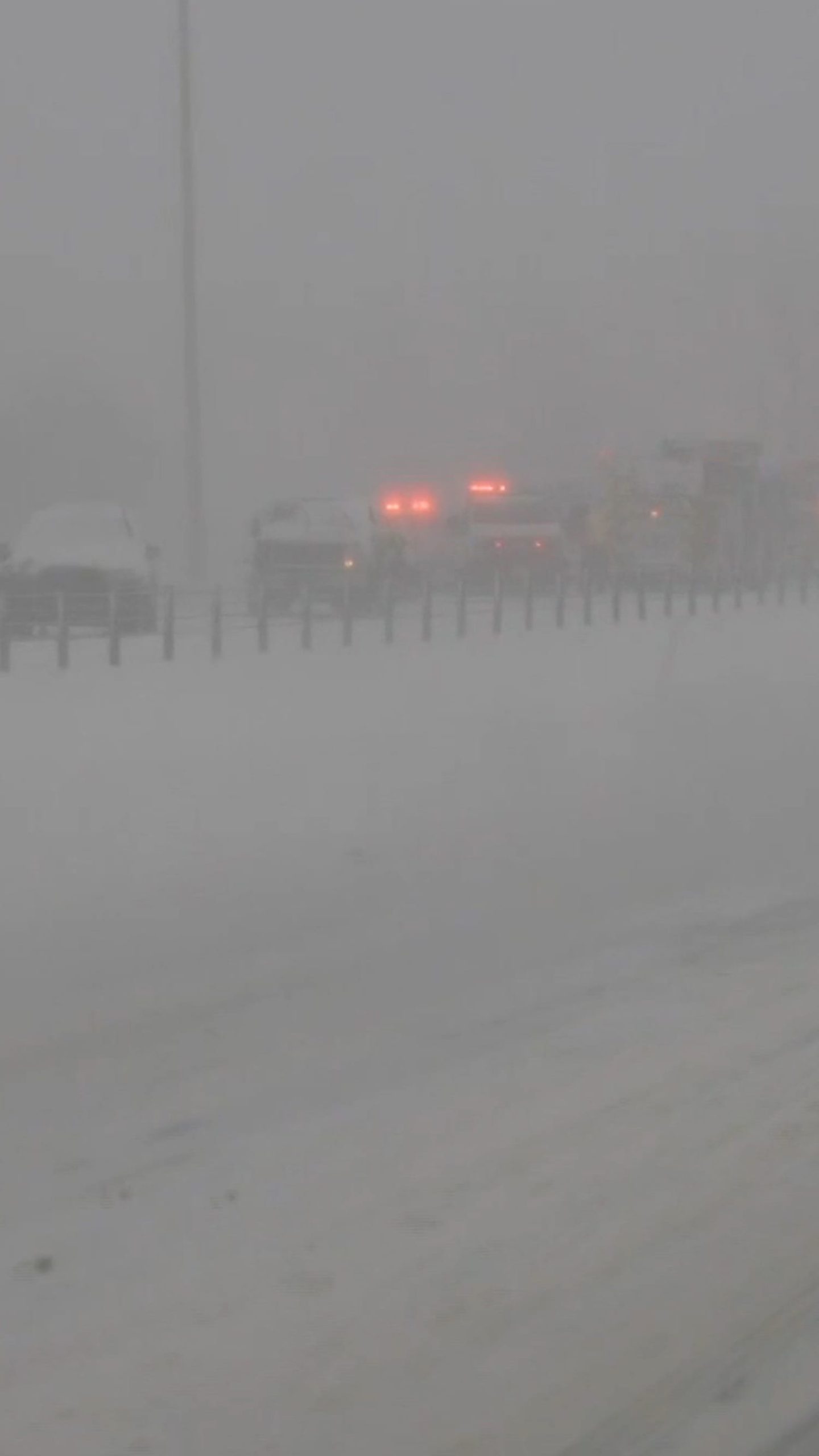 U.S. East coast hit by freezing cold, dangerous snow