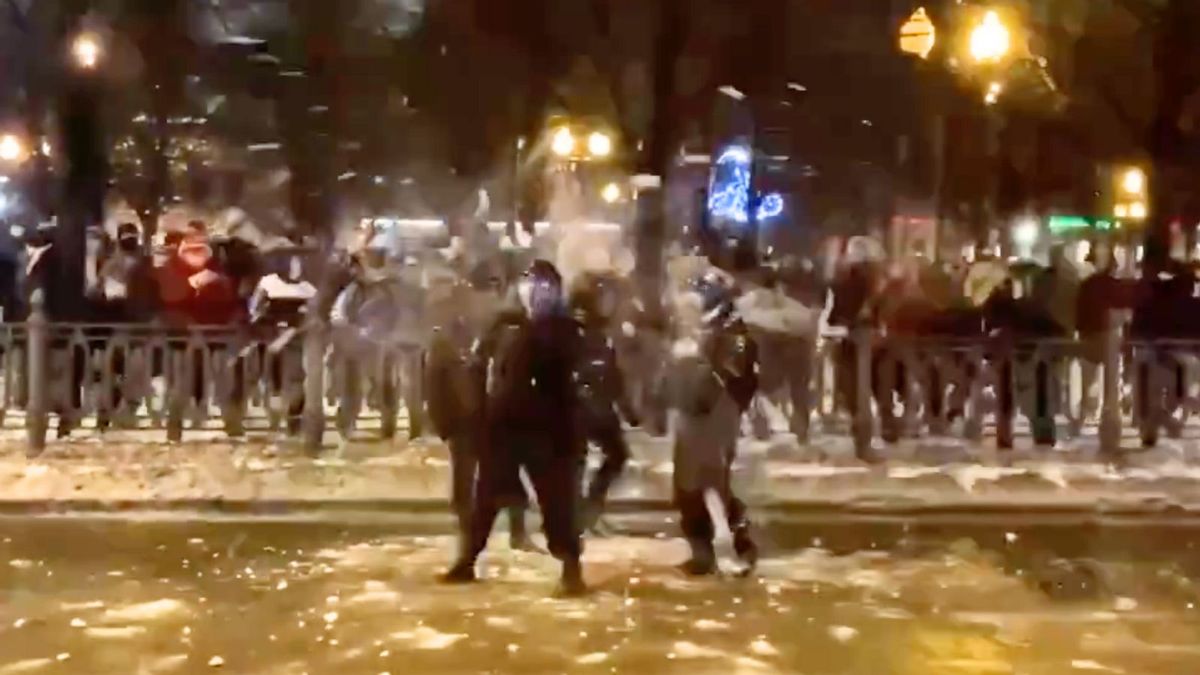 Don’t believe claim video shows ICE agents in NYC being pelted with snowballs