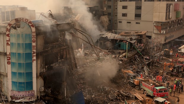 At least 19 killed, dozens missing in massive Karachi mall fire