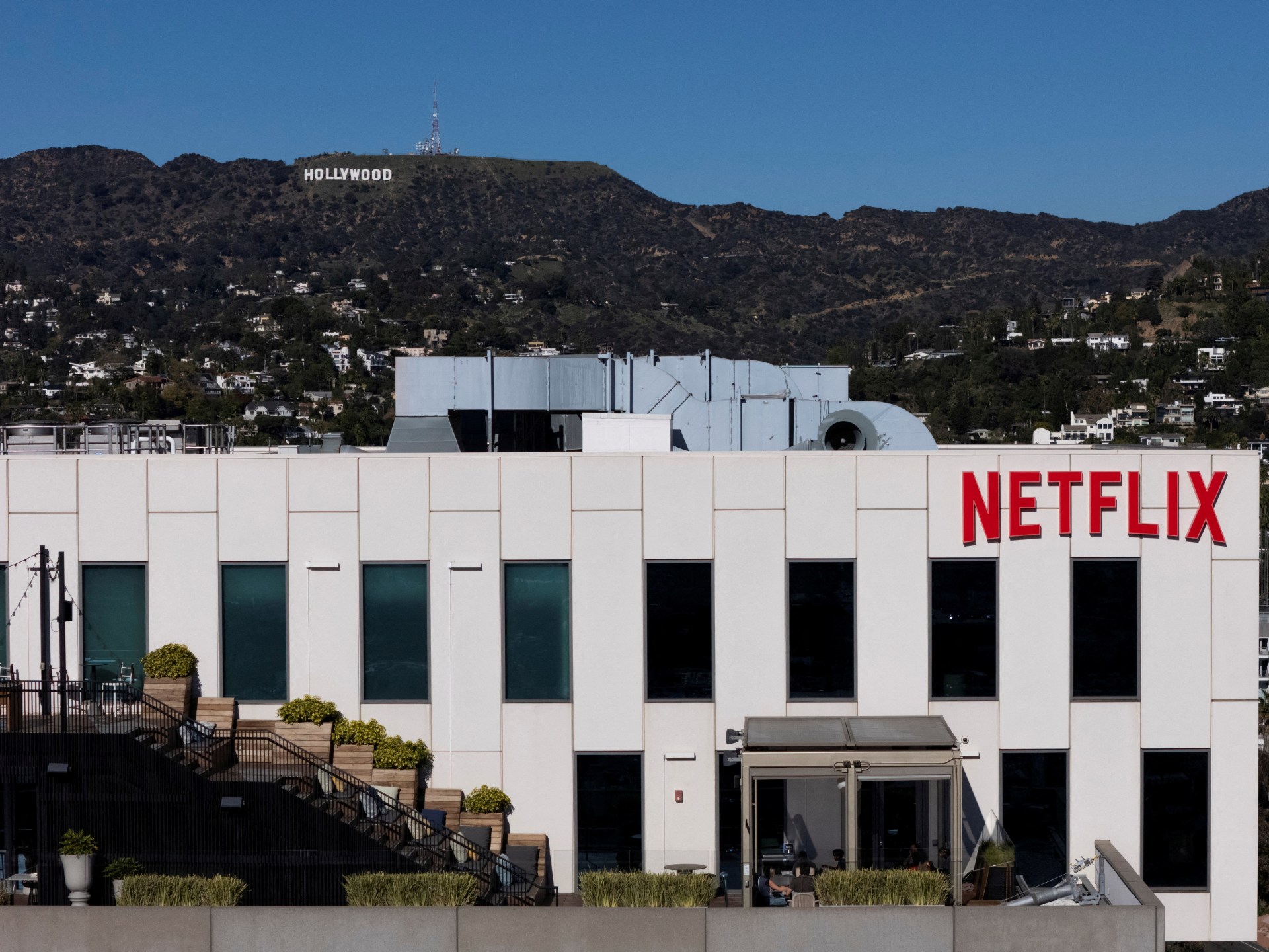 Netflix switches its Warner Bros offer to all-cash deal to quell Paramount