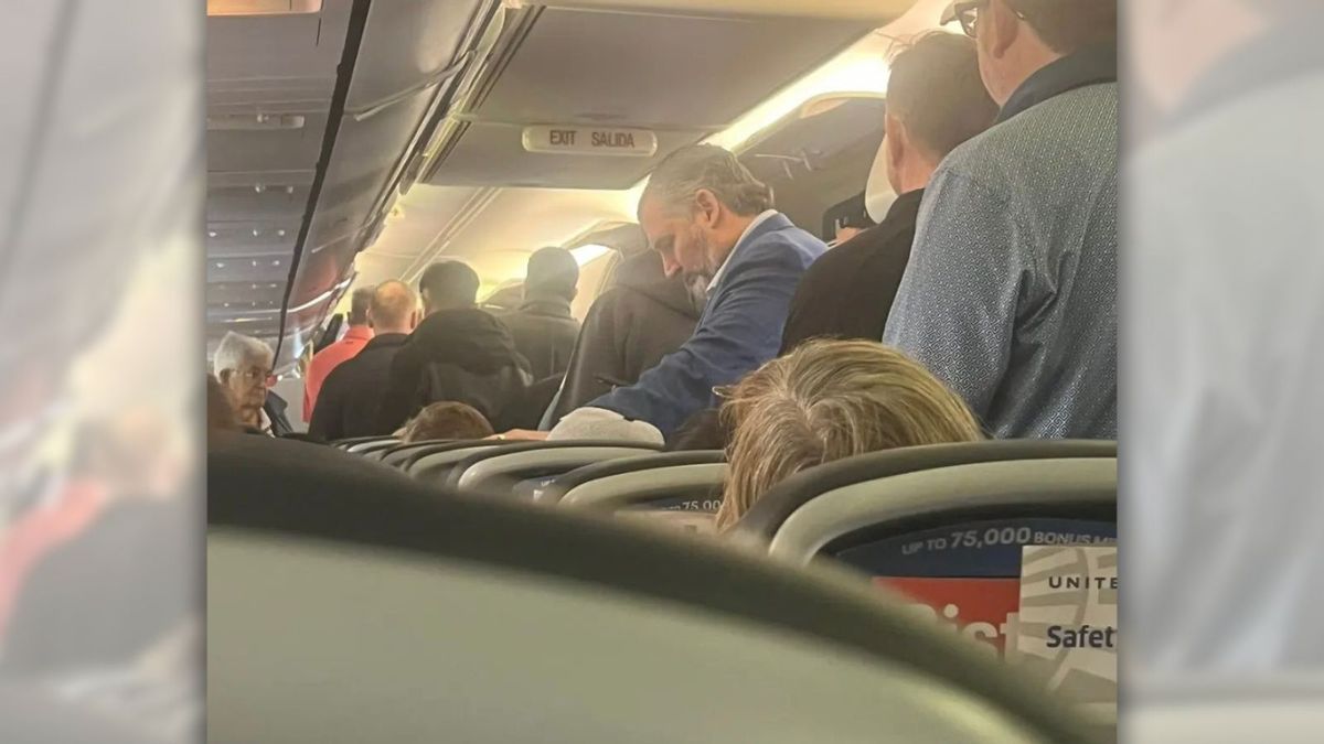 Does photo show Ted Cruz leaving Texas for Laguna Beach ahead of winter storm?