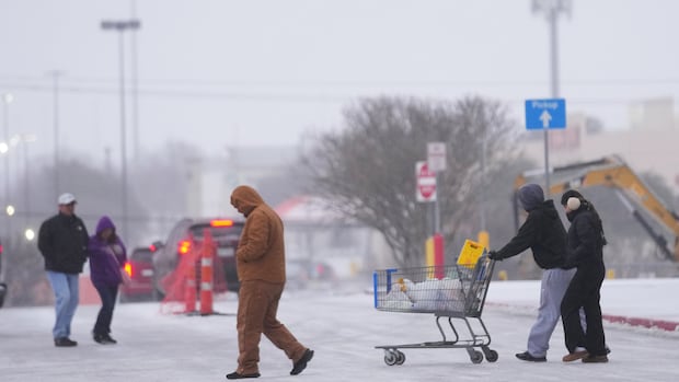 Thousands of flights cancelled as major winter storm moves across the U.S.