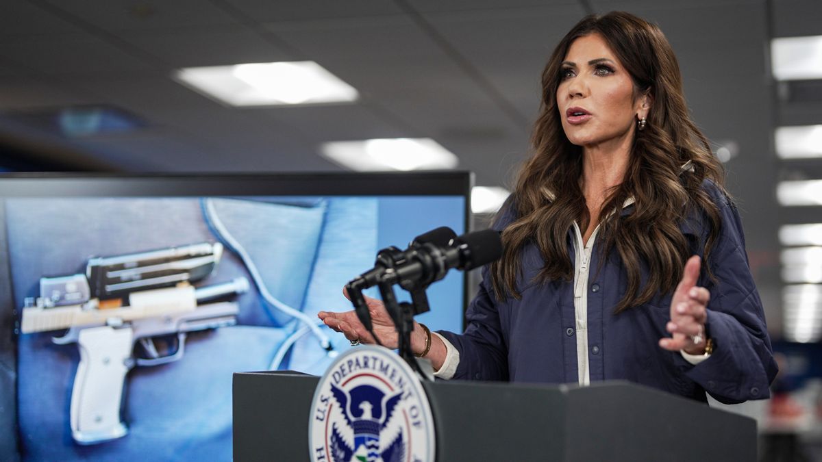 Minnesota law lets licensed gun owners carry loaded firearms at protests, despite Trump officials’ claims