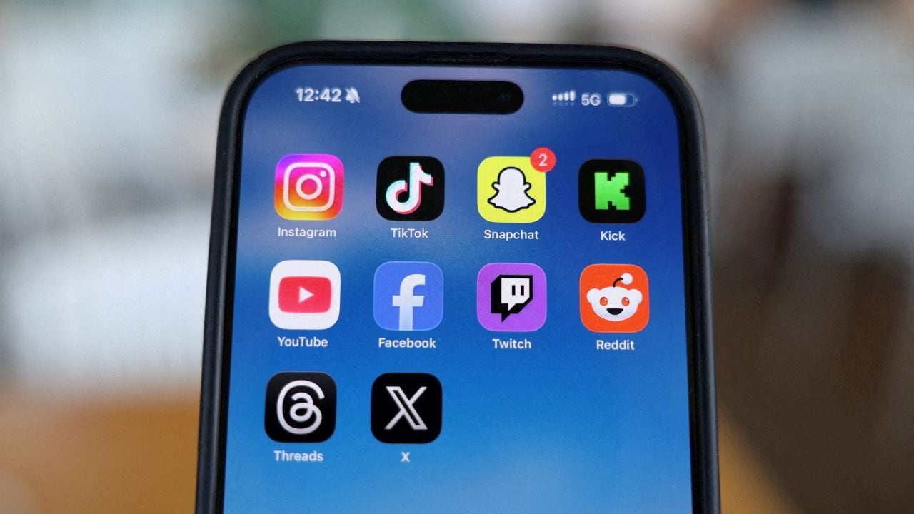 France moves to ban social media apps for users under 15 years old