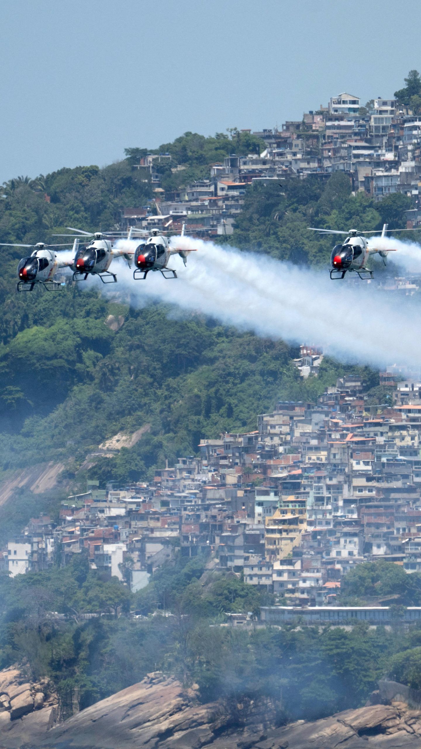 Spanish Air Force helicopter show amazes Rio beachgoers