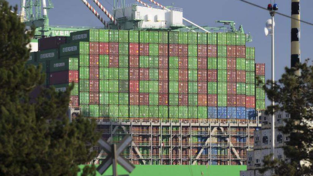 Container ship in Port of Tacoma raises questions about rumored Renee Good tribute