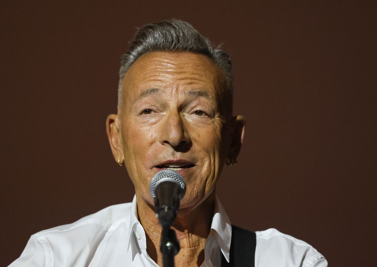 Springsteen’s ‘Streets of Minneapolis’ was No. 1 on iTunes in at least 19 countries. Here’s what that means