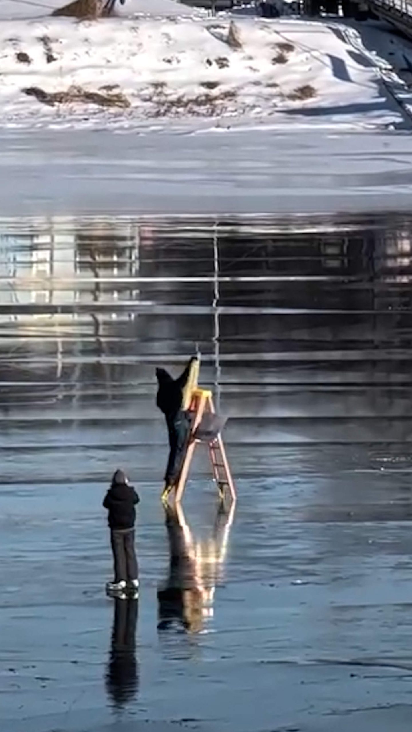 Man appears to ‘sail’ on frozen Potomac River