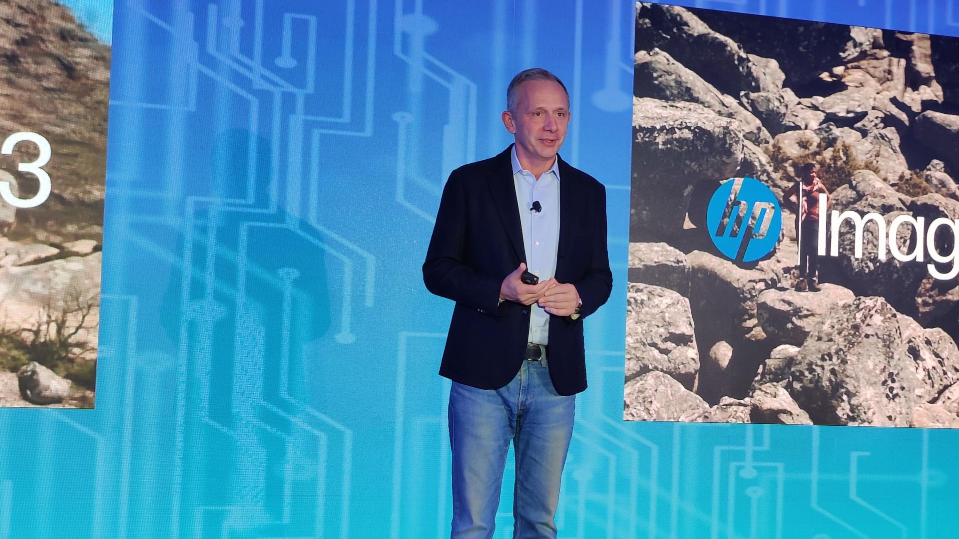 HP CEO Enrique Lores leaves to lead PayPal