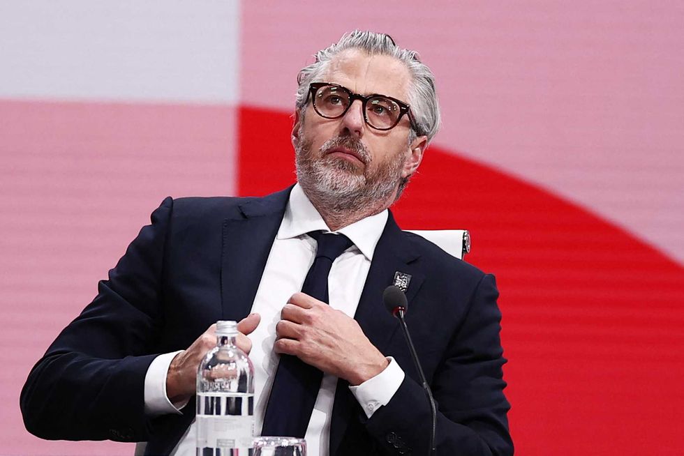 Racy Ghislaine Maxwell emails lead to calls for Olympics committee chair to step down