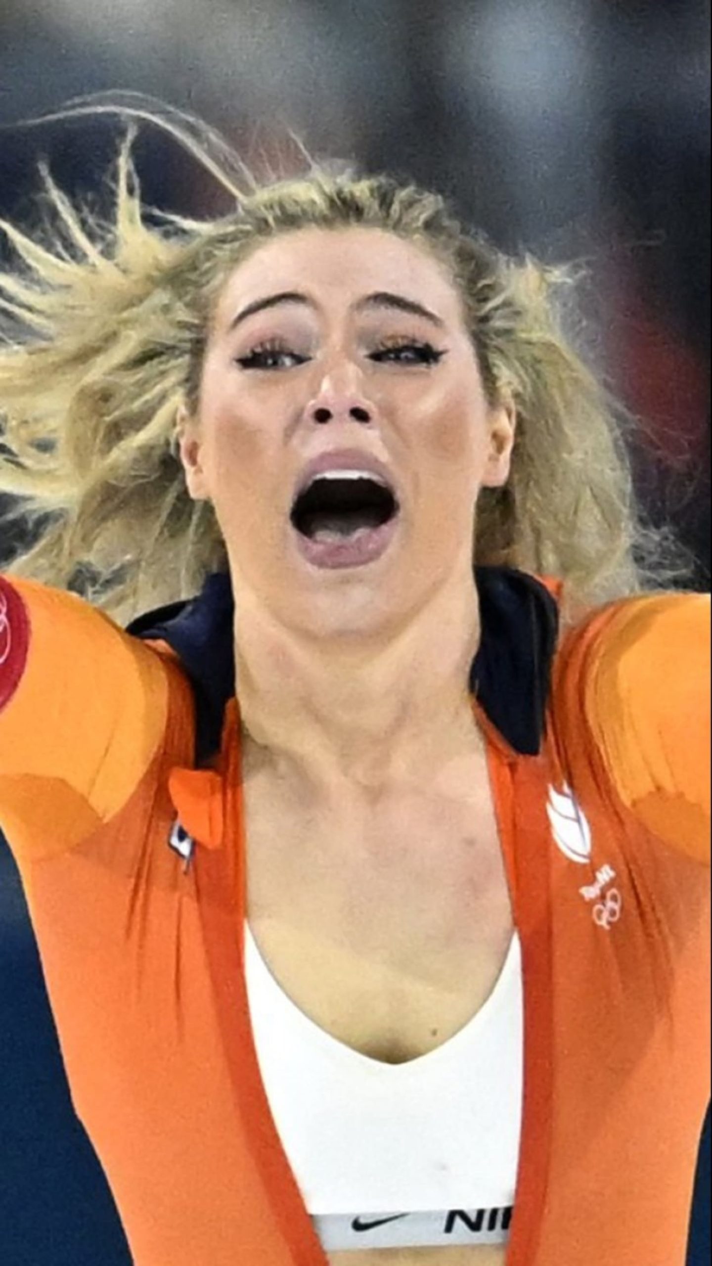 Dutch speed skater emotional after winning gold medal