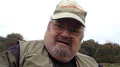 Teen had to tell deaf mum her dad might die