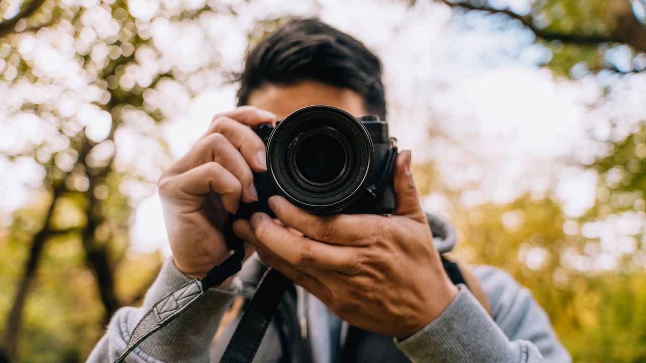 We used AI as our photography assistant for a week — what worked and what did not