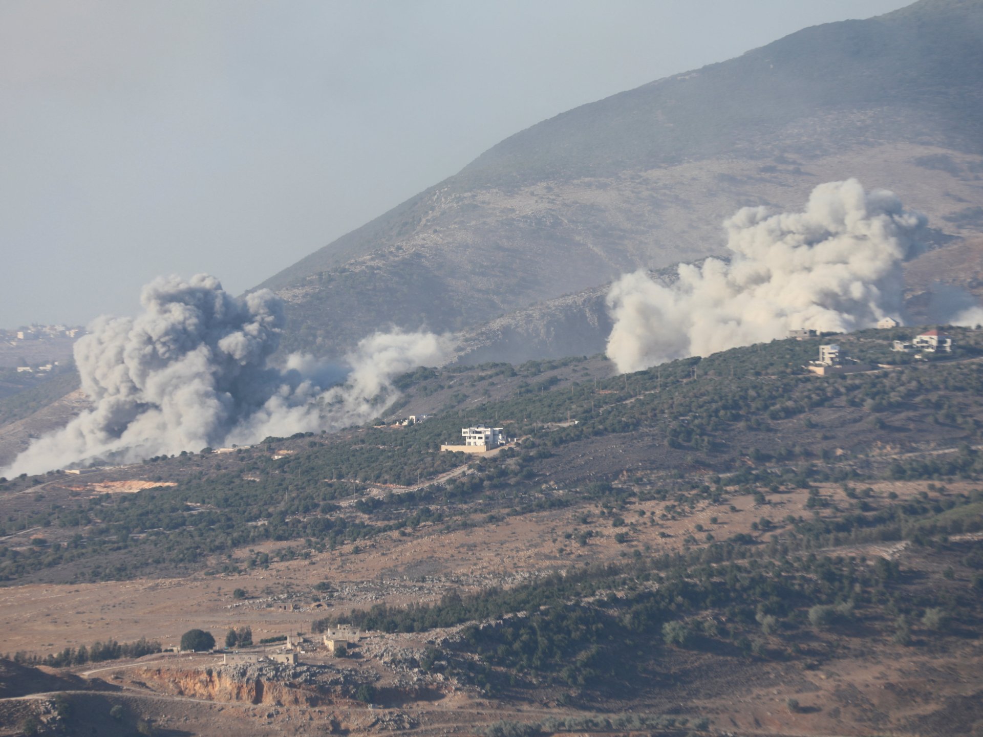 Israel bombs Lebanon-Syria border, kills four people