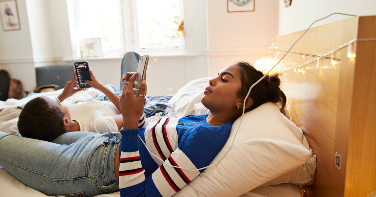 Does Charging Your Phone To 100% Ruin Your Battery? Here’s The Truth.