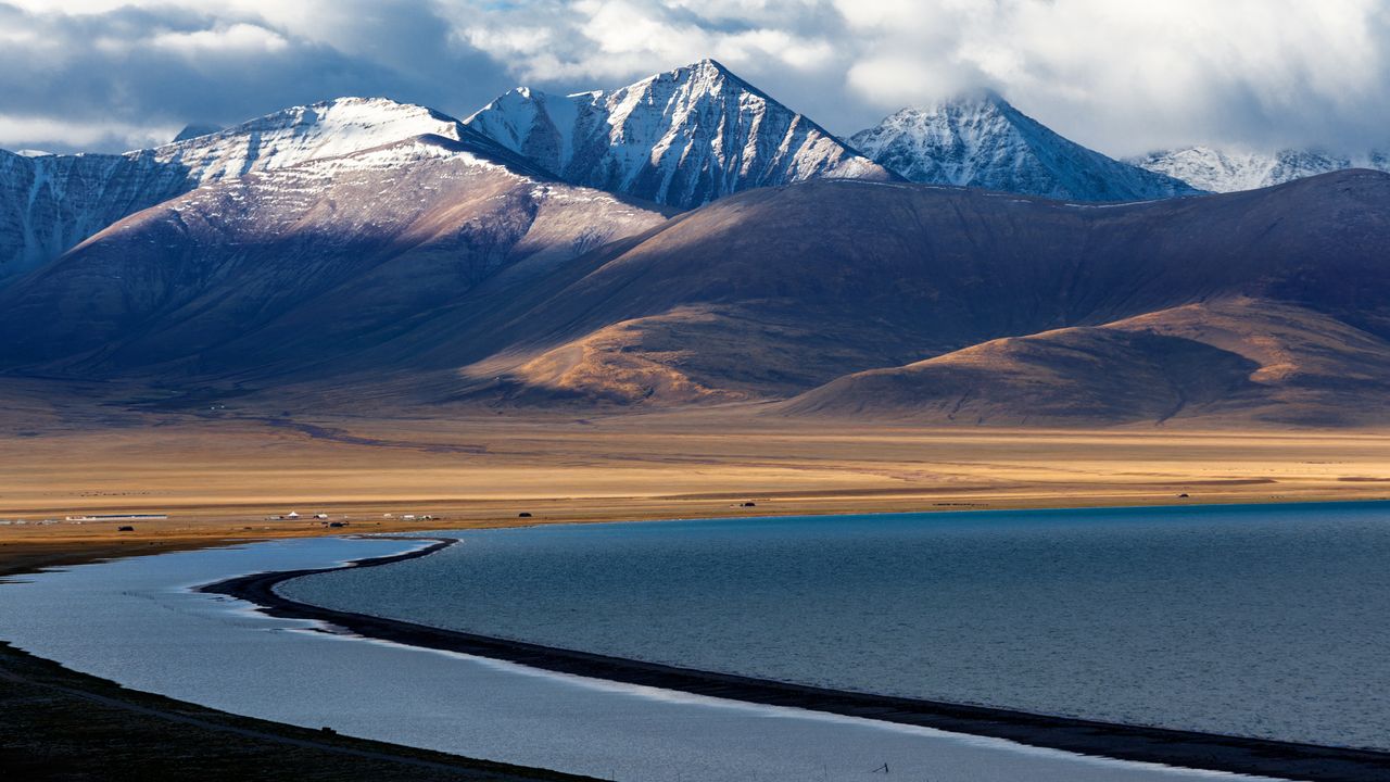 Vanishing lakes in Tibet may have triggered earthquakes by awakening faults in Earth’s crust
