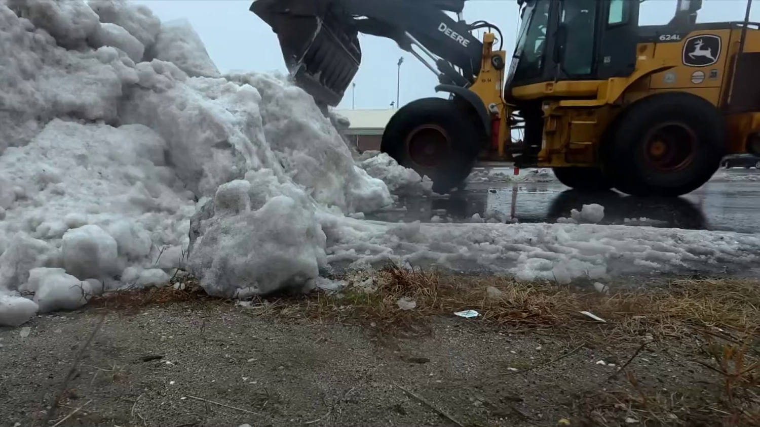 Blizzard warnings issued as massive winter storm takes aim at East Coast