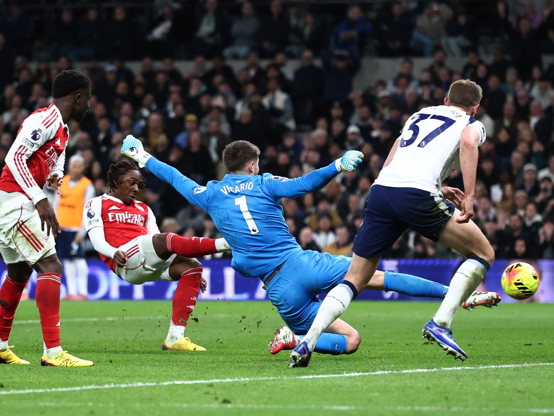 Eze hurts Tottenham again to reignite Arsenal’s title hopes with 4-1 win