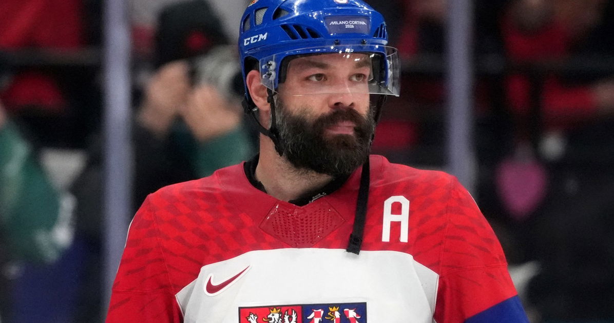 Olympic hockey player calls referee anti-gay slur after injuring an opponent