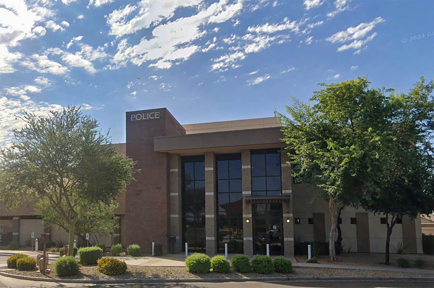 Toddler, taken from Arizona home, rescued after bystanders spot the girl and suspect