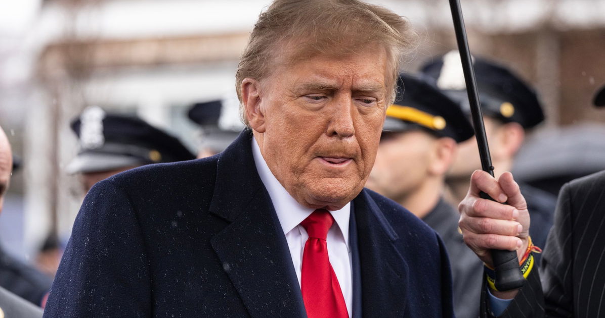 Strange rash on Trump’s neck sparks new suspicions about his failing health