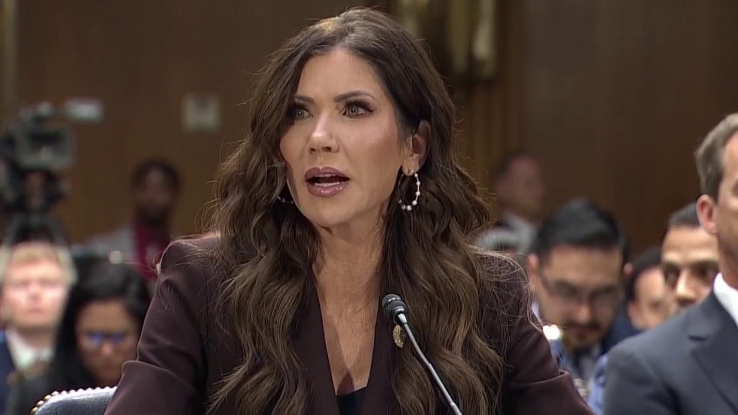 Sec. Noem dodges questions about calling Renee Good, Alex Pretti ‘domestic terrorists’
