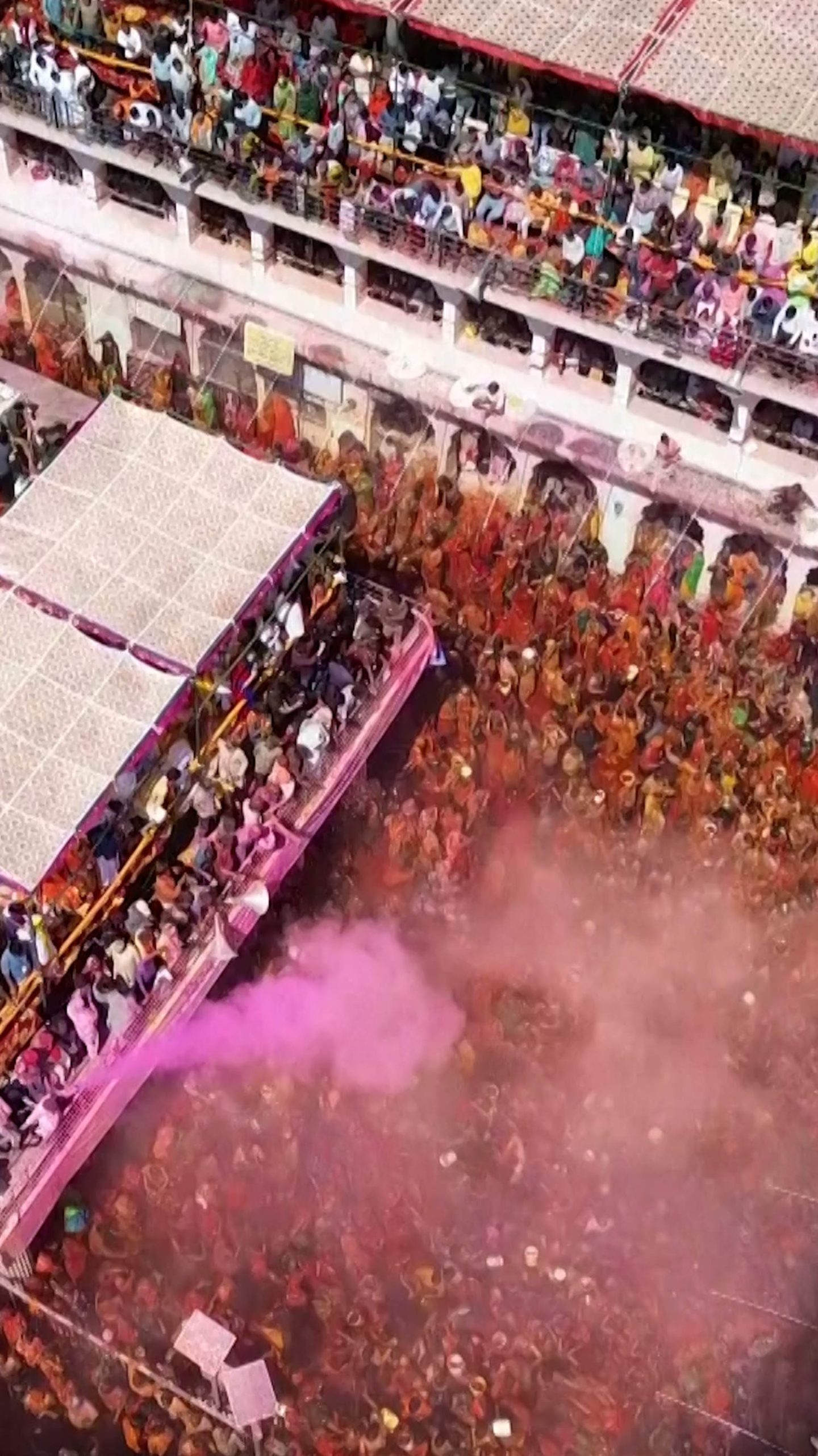 Thousands gather to celebrate Huranga Holi in India