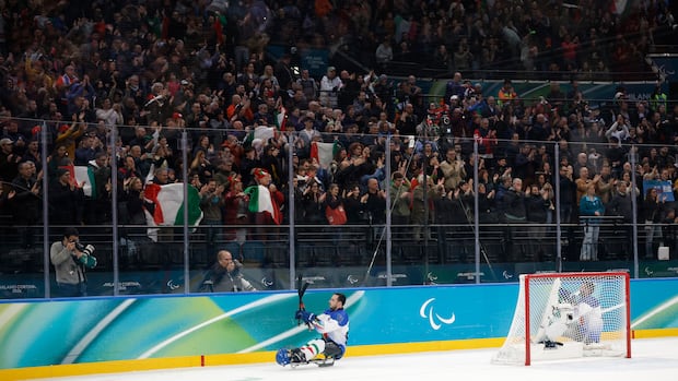 Roaring crowd of 8,992 sets new Para hockey attendance record at U.S.-Italy game in Milan