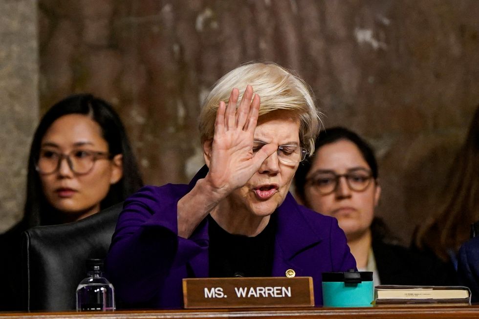‘$11,500 every second!’ Elizabeth Warren appalled by Trump’s spending hypocrisy