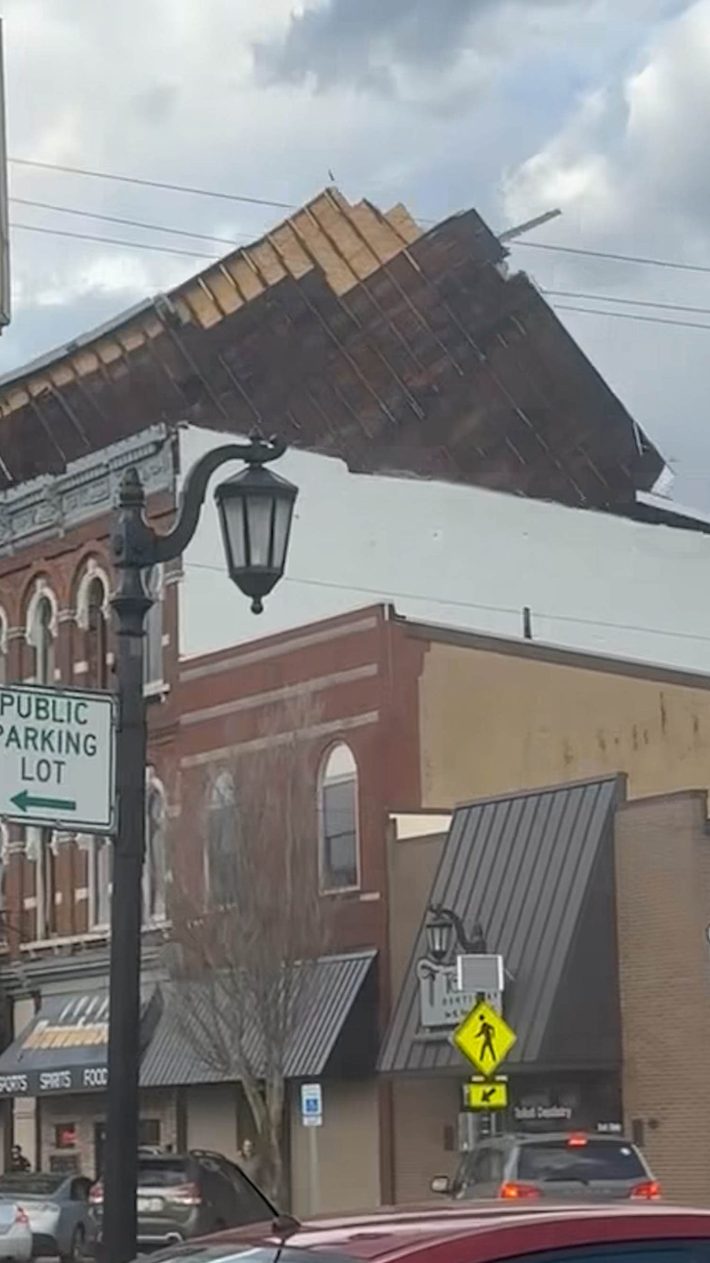 High winds tear roof off of Ohio building