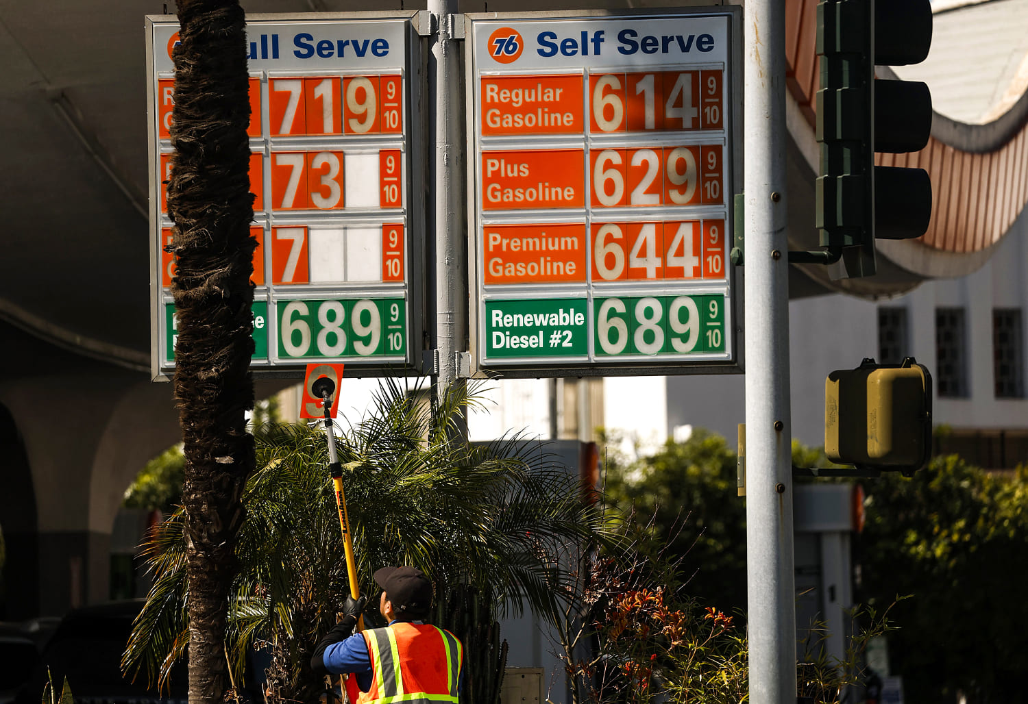 Iran war threatens to erase the economic bump from bigger tax refunds