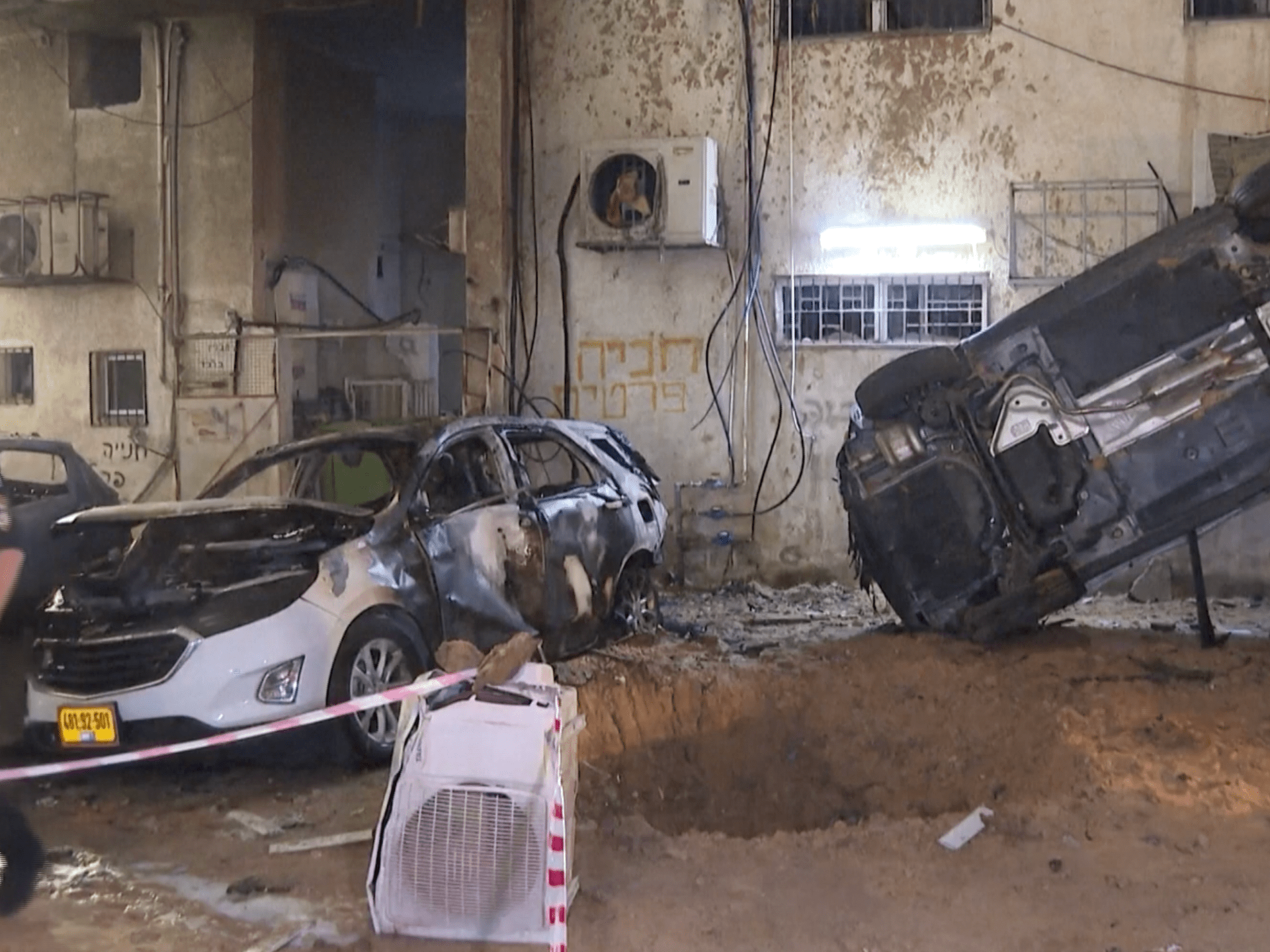 Cars were burned and overturned by shrapnel in Tel Aviv district