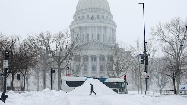 Thousands of flights grounded as storms bring heavy snow, tornado risks to U.S. East, Midwest