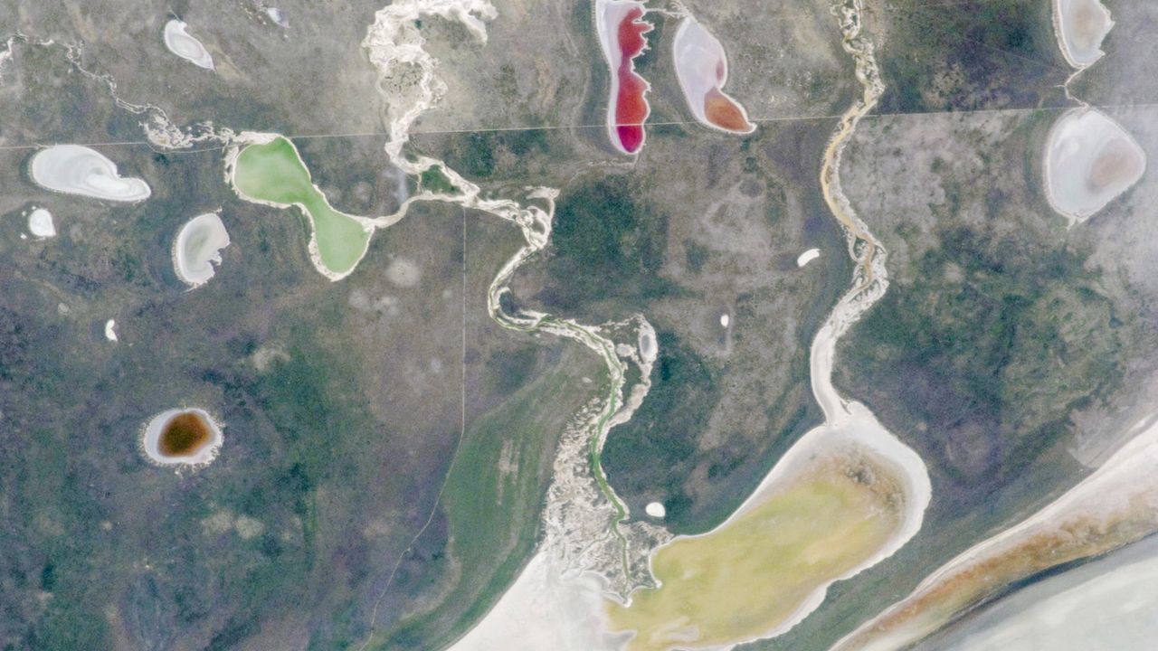 Rainbow-colored phantom lakes emerge around Namibia’s ‘Great White Place’ — Earth from space