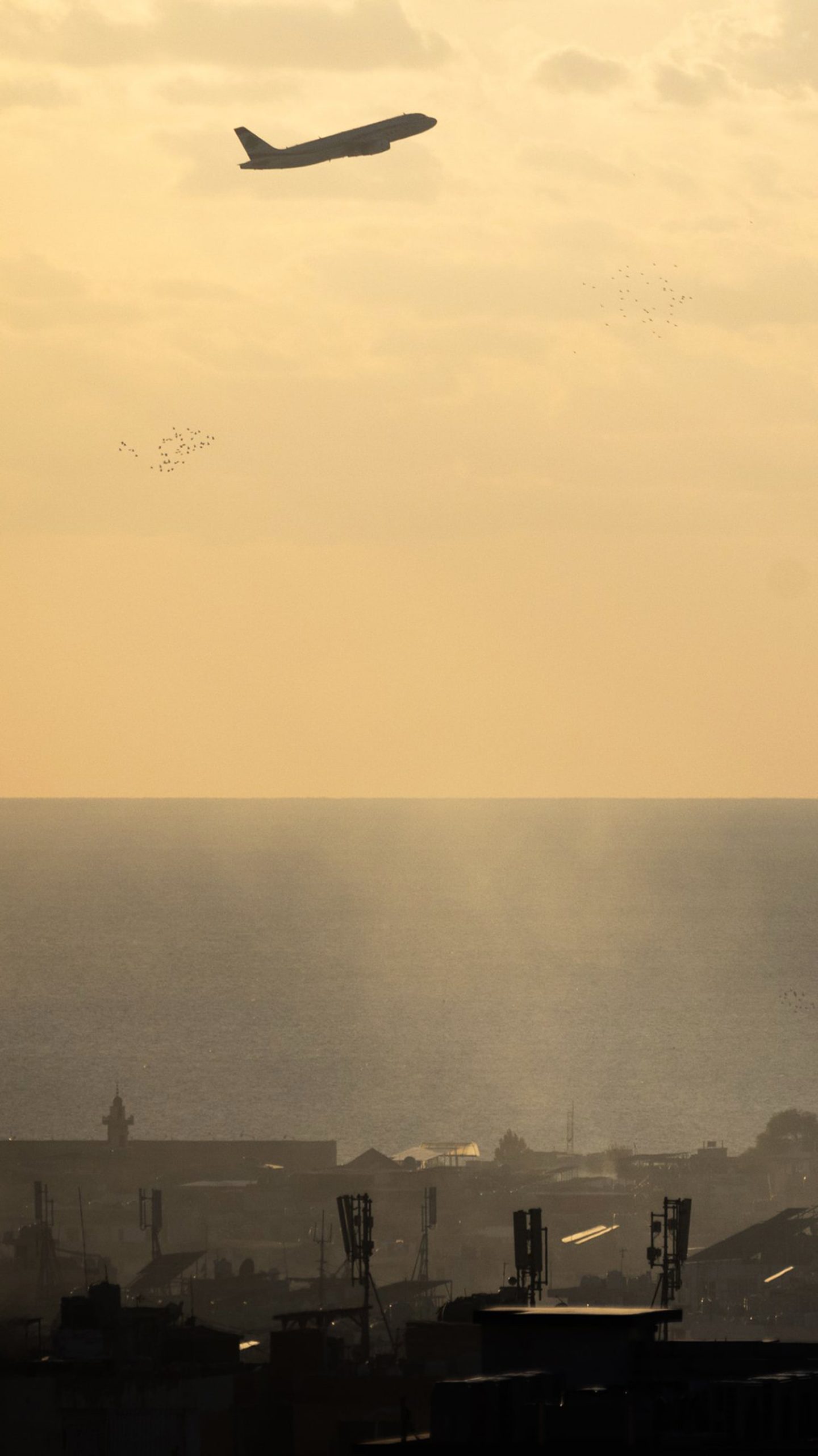 Beirut’s skies remain open despite Israeli strikes