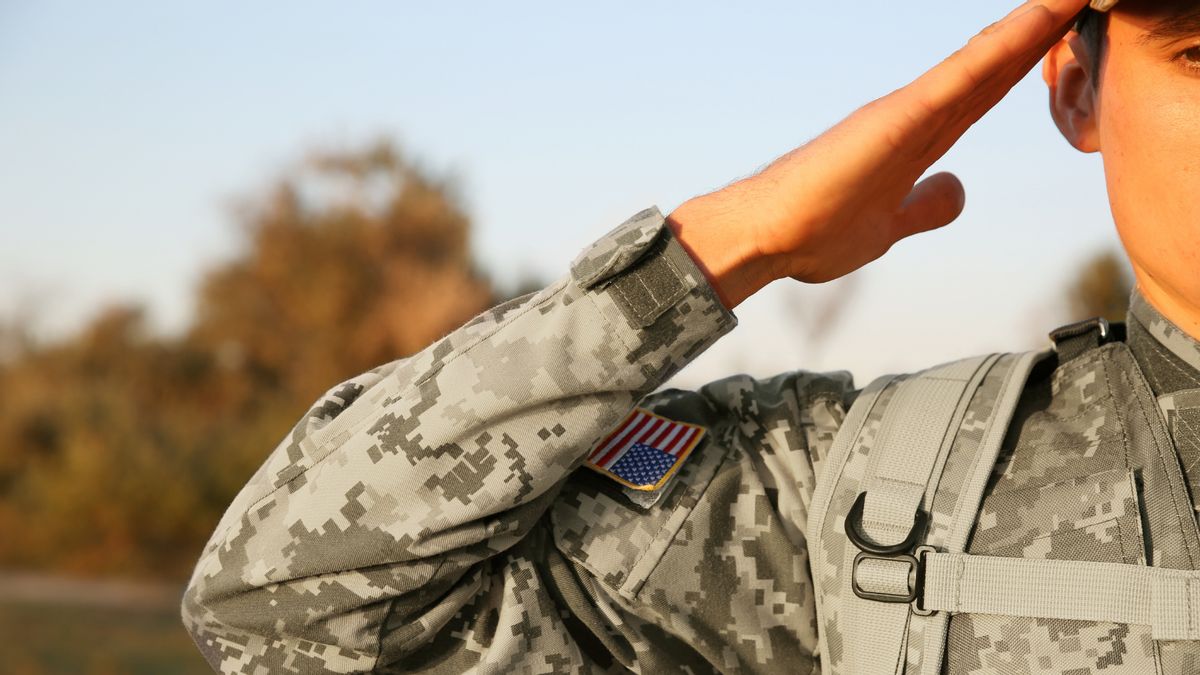 Don’t fall for rumor about soldiers sarcastically yelling ‘for Epstein’ during salutes