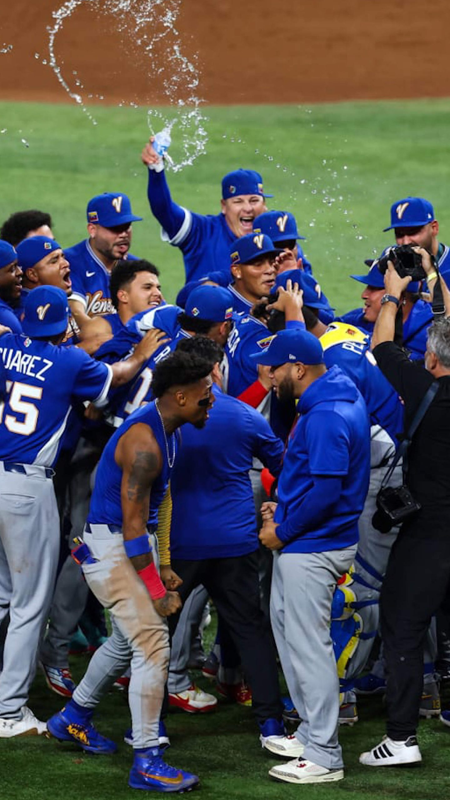 Venezuela defeats U.S. 3-2 in World Baseball Classic championship