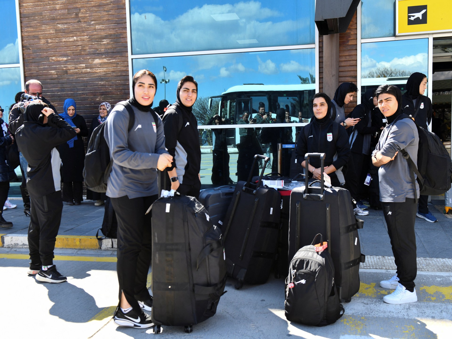 Iranian women footballers arrive in eastern Turkiye, on home border
