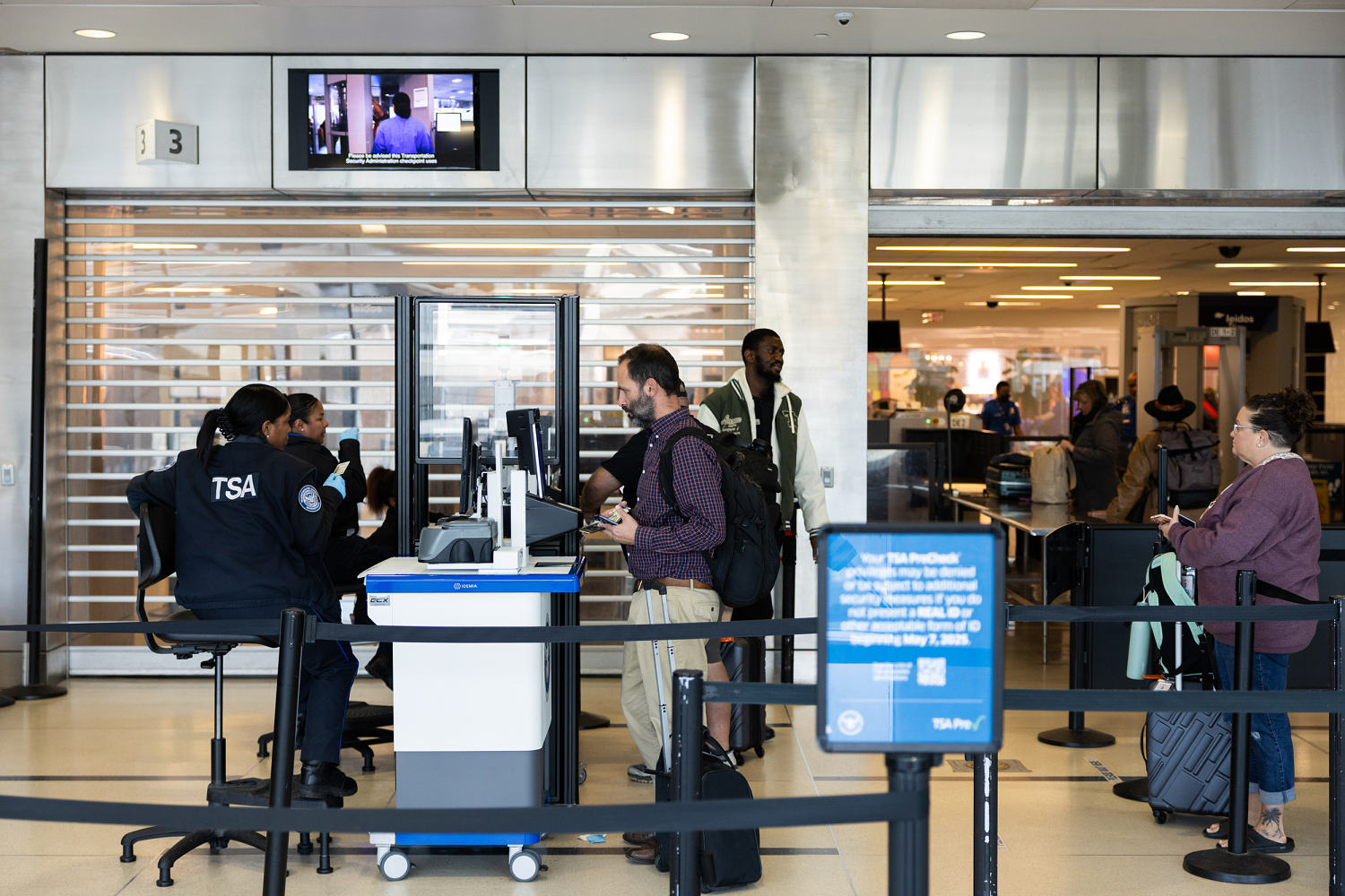 Travel woes mount for Philadelphia flyers as TSA closes more security checkpoints