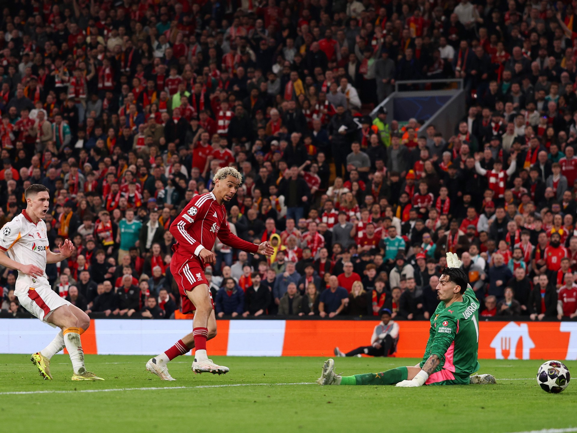 Liverpool thrash Galatasaray 4-0 to reach Champions League quarterfinals