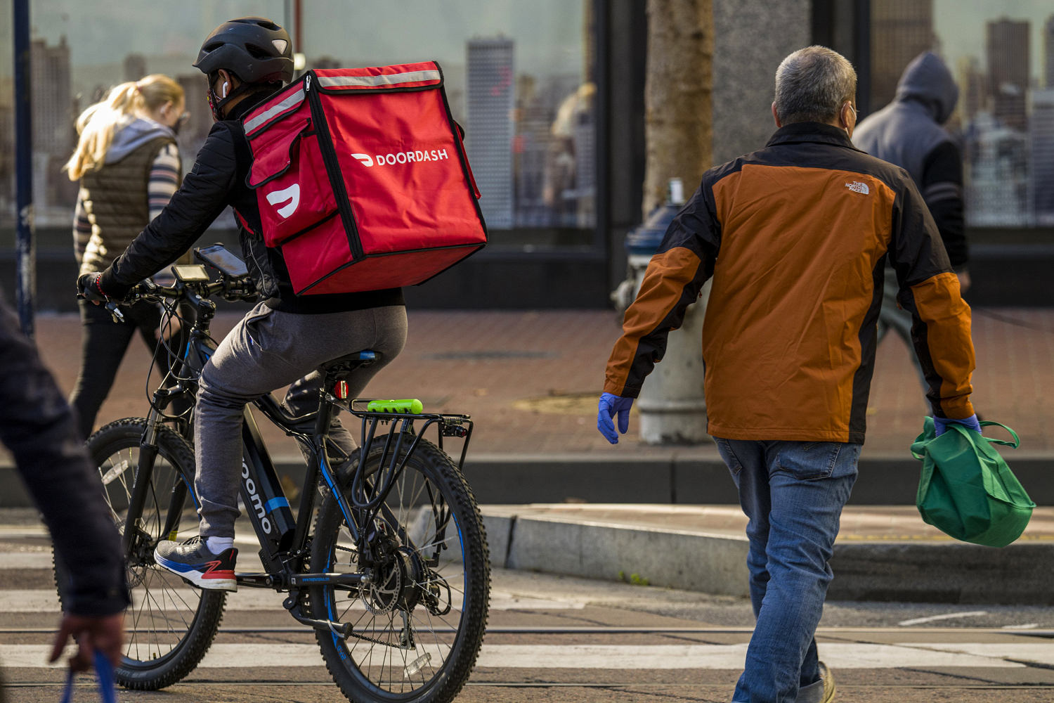 DoorDash is now letting its drivers train AI on the side