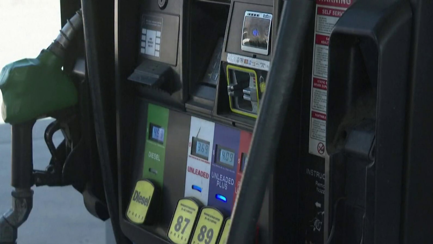 Markets drop as gas prices, mortgage rates rise