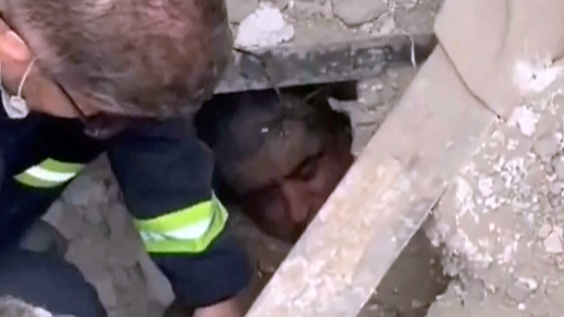 Moment rescuers find man alive under the rubble in Tehran