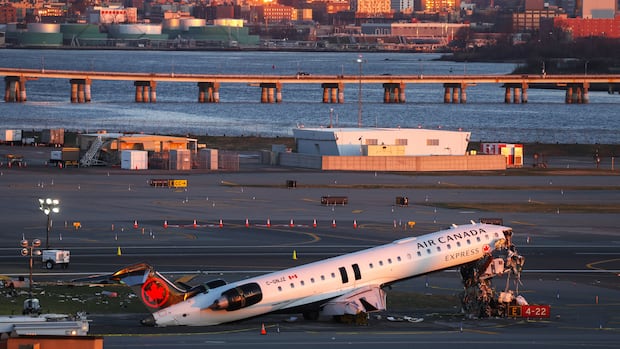 U.S. officials to give update on fatal Air Canada runway crash
