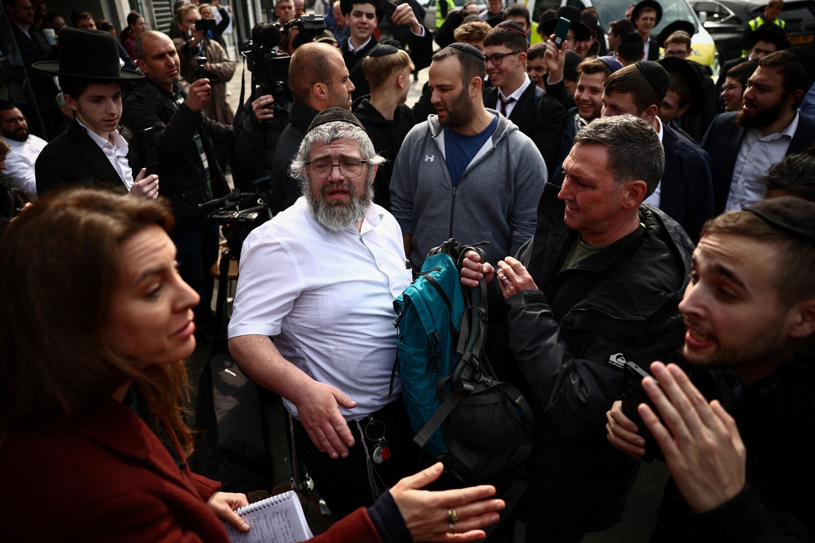 Off-duty London police officer filmed ‘intimidating’ Al Jazeera journalists